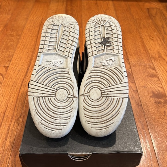 Used Jordan 1 mids 4.5Y black/grey/white/red - Picture 6 of 7